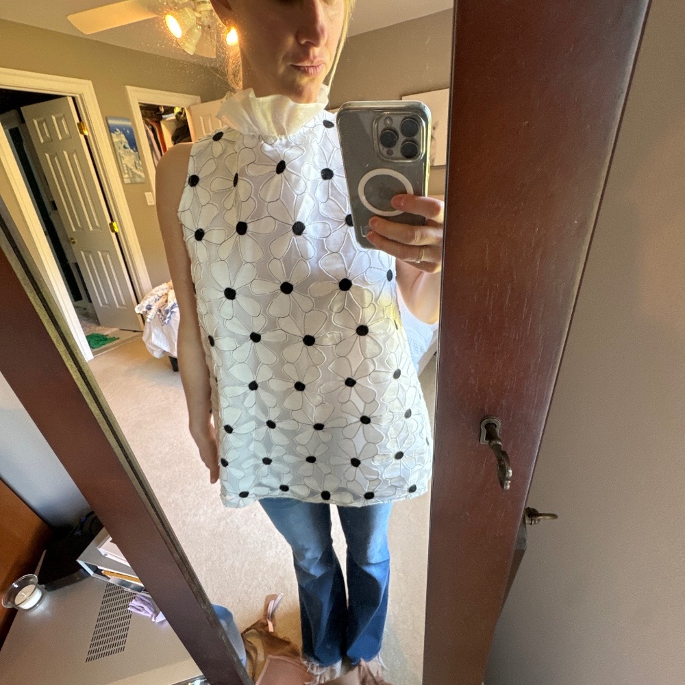 Tyler Boe Claudette Ruffle Neck Top- White Daisy Applique